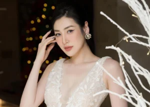 Á Hậu Dương Tú Anh: Hạnh Phúc Viên Mãn Sau Sinh