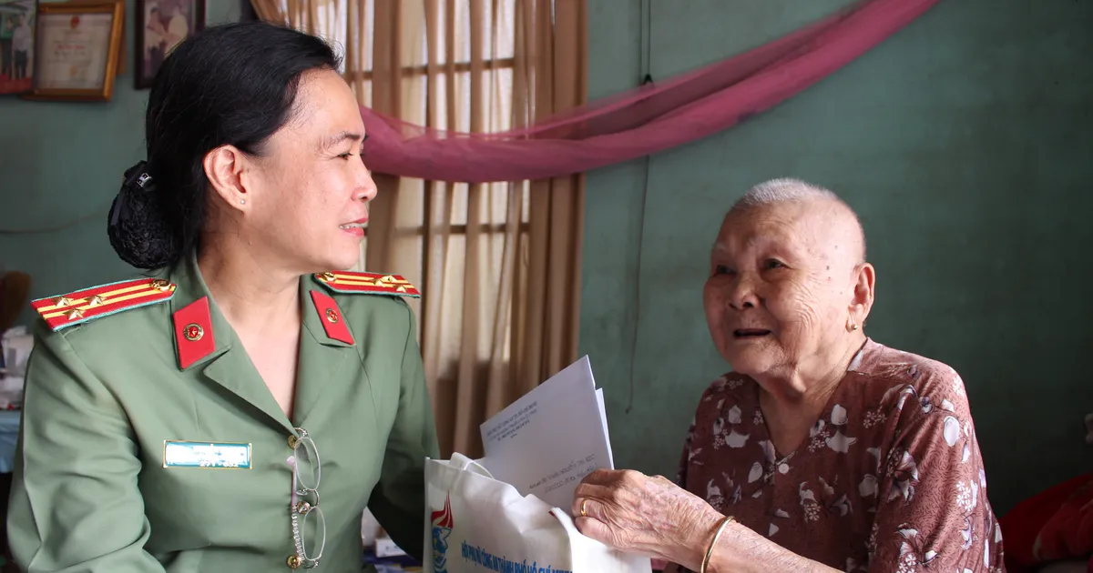 Mẹ và Những Chiến Binh Không Đầu Hàng